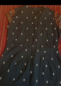 Company :- Folklore. Sleeveless Kurta with Mandari