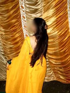 Elegant mustard Yellow Saree with ready blouse