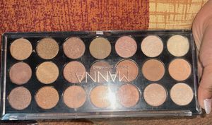 Manna Kadar Eyeshadow Palette