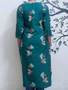 Green 💚 Beautiful Kurti With Flower Printed 🌺