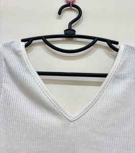 Double V-Neck Rib Knit White Top (Size M)