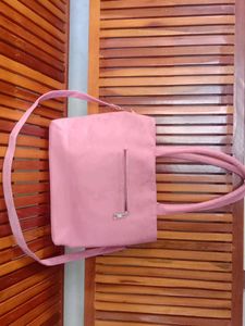 WOMEN HANDBAG CONDITION GOOD