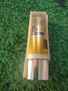Lakme 9 To 5 Sun Expert Dry Matte Fluid Sunscreen