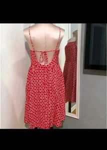 Beautiful Red and White Pinwheel Tie Back