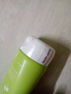 Dot &amp; Key Face Wash