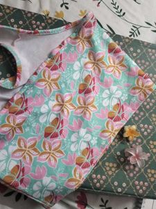 Halter neck floral top🌺