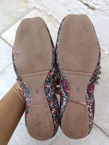 Floral Embroidered Juttis