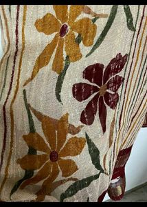 nude clr flowers patterns  saree