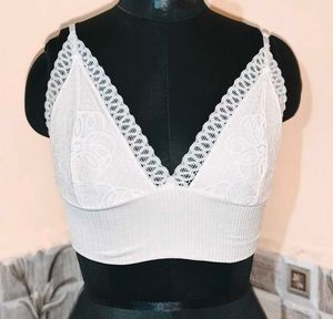 SizeS/M 🎁Buy 2 Get 1 Free 🎁White Lace Bralette