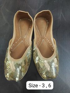 Embroidered Juttis