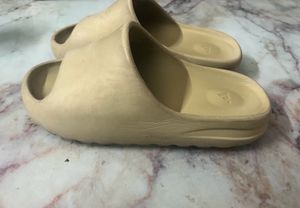 Yeezy Slides Resin