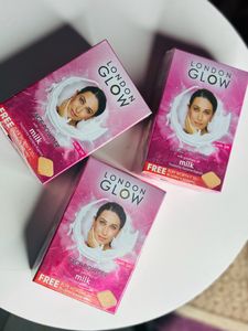 London Glow Powder With Free Puff