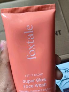 Foxtale Super Glow Face Wash
