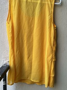 SET Of 2 brand new top 😍