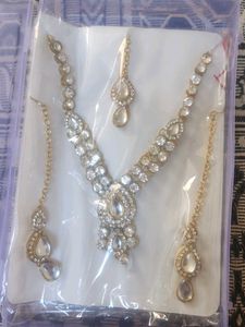 Beautiful Necklace of American Diamonds