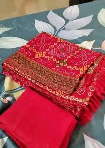 bandhni saare for women in red