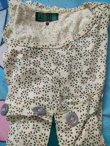 New Jeans Top With Stylish Hands Size:Xl