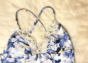 Beautiful Floral Lace-Trim Bralette