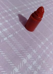 Huda Beauty 5 In 1 Lipstick
