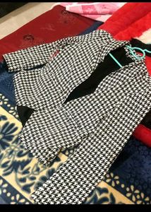 Houndstooth Blazer - Stylish &amp; Chic