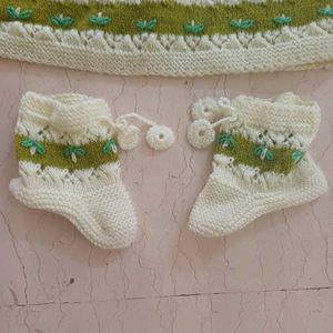 Brand New Handmade Knitted Baby Set - Adorable!