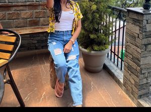Ripped Jeans &amp; Floral Top Outfit