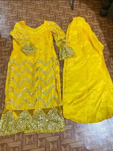Beautiful Sequen Suit And Plazo 💛