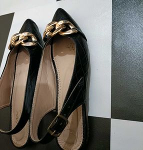Black Chain Accent Flats