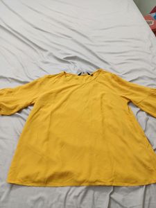 Bell sleeve   top model