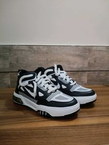 Black &amp; White Fashion Sneakers