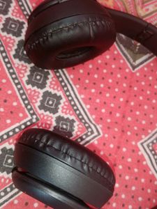 It&#39;s a P47 Wireless Headphones 🎧. You Can Adjust The Headphones According To Your Size.Charging Cable is Not Included In The Box.