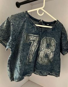 nuon Acid Wash Graphic Crop Top