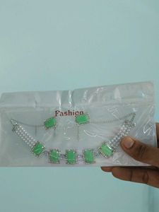Necksetwith Earrings