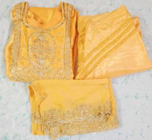 Elegant Embroidered Salwar Kameez Set