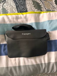 Spigen Waterproof Pouch