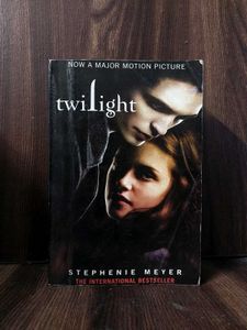 I'm selling a book “twilight"