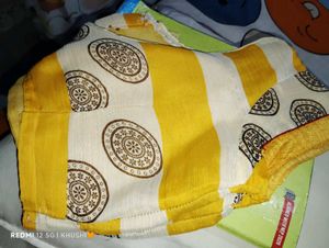 Elegant Yellow &amp; White Saree blouse