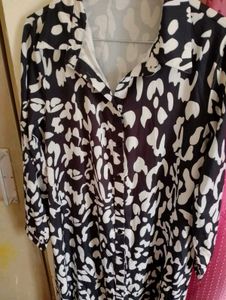 ⬛️black  N White Colour Dress