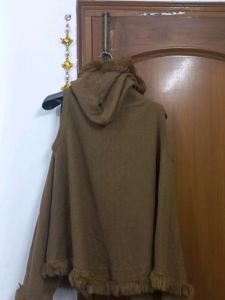 Open Poncho Shurg With Pompom