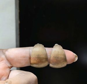 beautiful and classy earrings