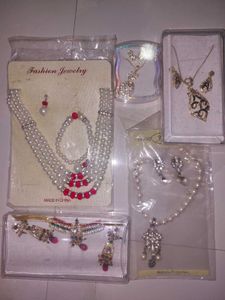 8 Jewellery Set Necklace Earrings Bracelet Etc