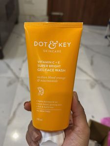 Dot & Key Vitamin C Face Wash