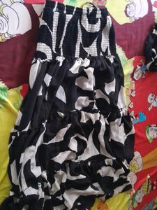 Top And Log Heavy Skirt Set