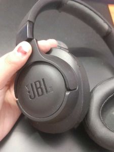 on saleee!! jbl headphones