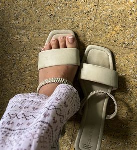 Zudio White Flats