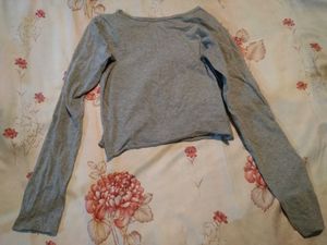 Gray Graphic Print Long Sleeve Crop Top