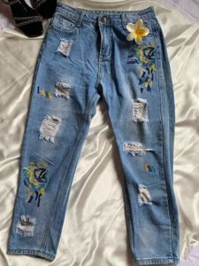 Capri Torn Denim Jeans