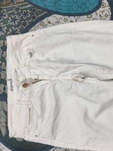Smart White Colour Jeans😍