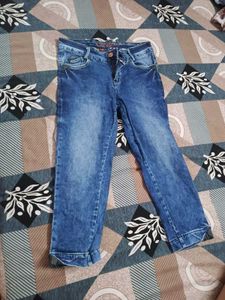 Stylish Blue Denim Capri