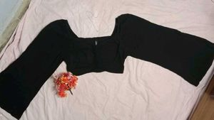 Black Crop Top 🖤
